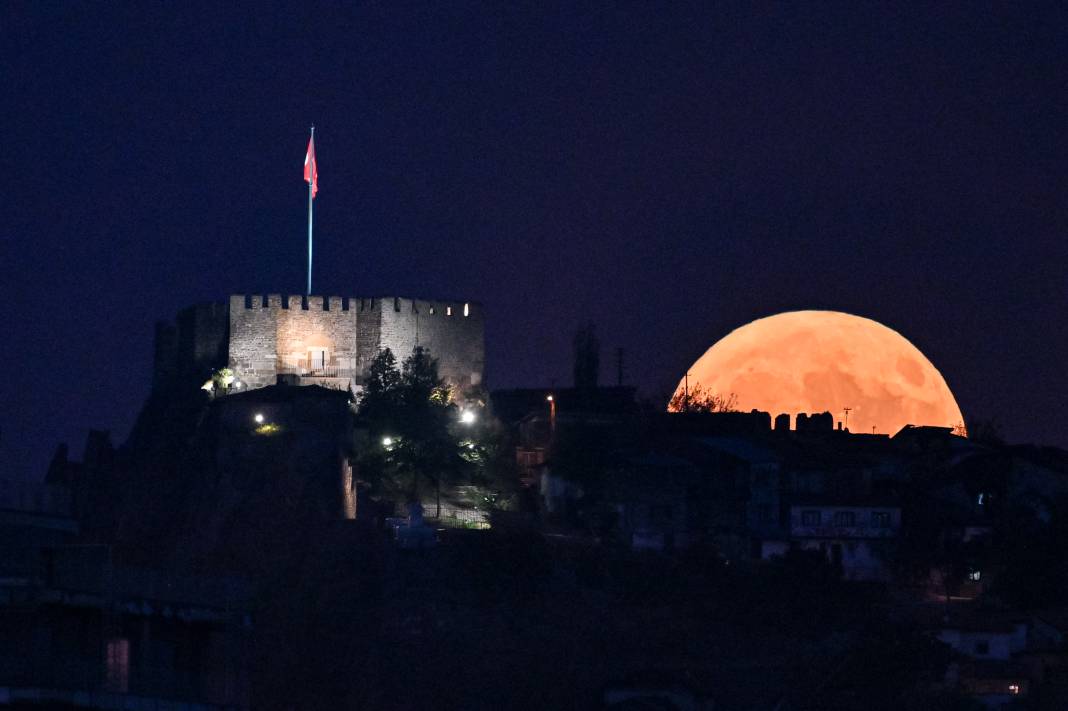 Süper Mavi Ay büyüledi! Türkiye’den ve Dünyadan nefes kesen görüntüler 65